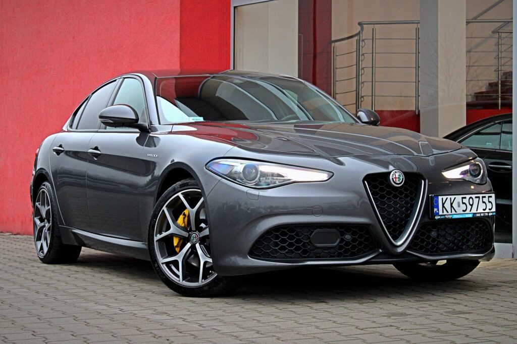 Alfa Romeo Giulia Veloce Q4 #SalonPolska #4×4 #Keyless #AppleCar